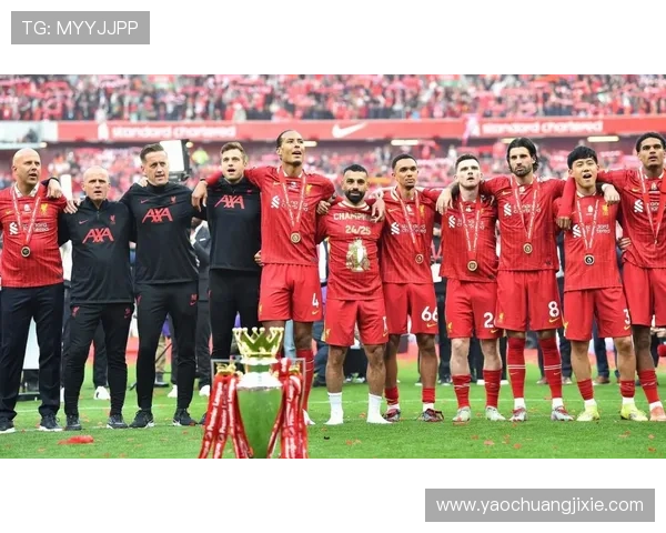 曼联阵容越拼越乱,临时凑战组合对赛季走势形成制约 曼联阵容越拼越乱,临时凑战组合对赛季走势形成制约