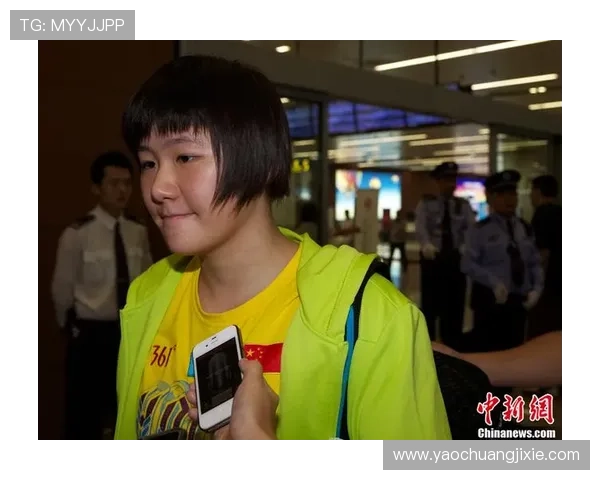 叶诗文家的冰箱里塞满了蛋白粉，连饮料都是按毫升算的